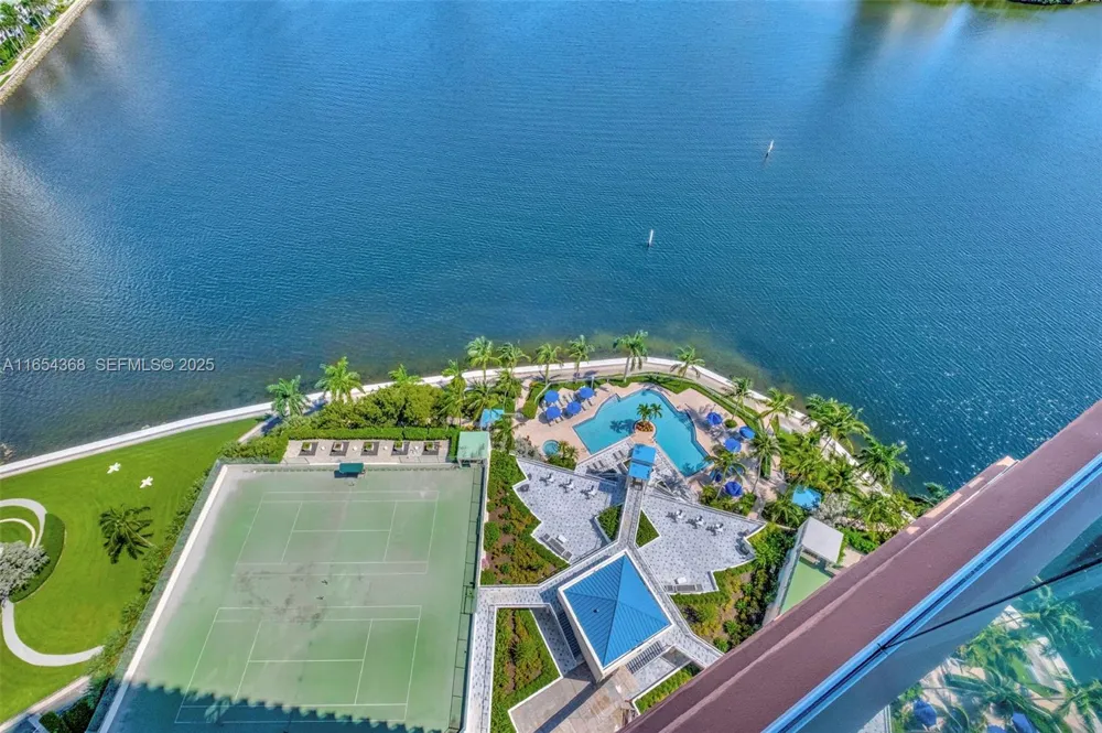3370 Hidden Bay Dr #2708 Aventura, FL 33180