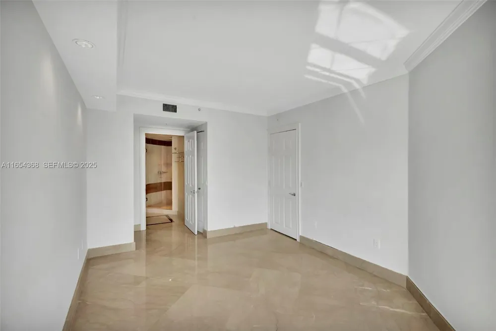 3370 Hidden Bay Dr #2708 Aventura, FL 33180
