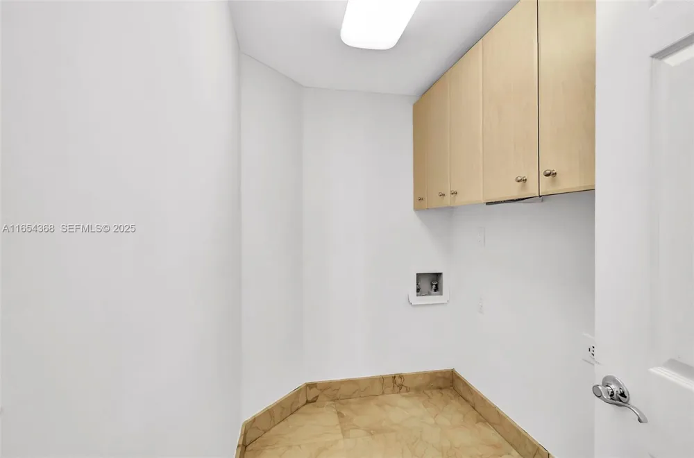 3370 Hidden Bay Dr #2708 Aventura, FL 33180