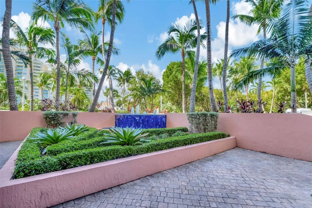 3370 Hidden Bay Dr #2708 Aventura, FL 33180