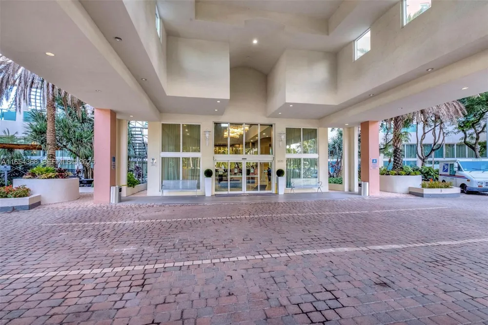 3370 Hidden Bay Dr #2708 Aventura, FL 33180