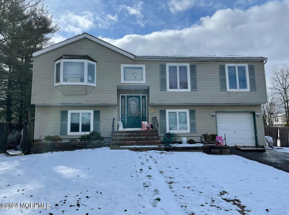 1261 Medina Road Lakewood, NJ 08701