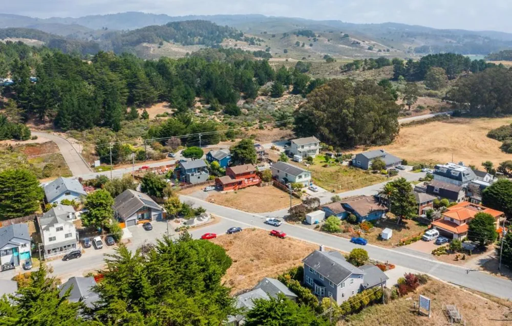 037-183-110 Moss Beach, CA 94038