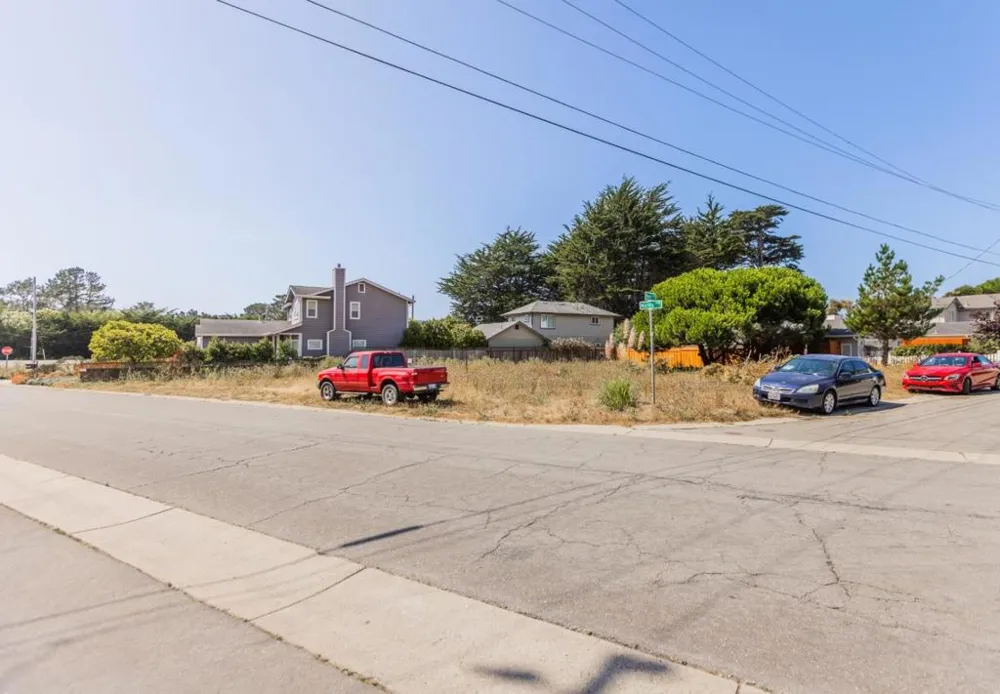037-183-110 Moss Beach, CA 94038