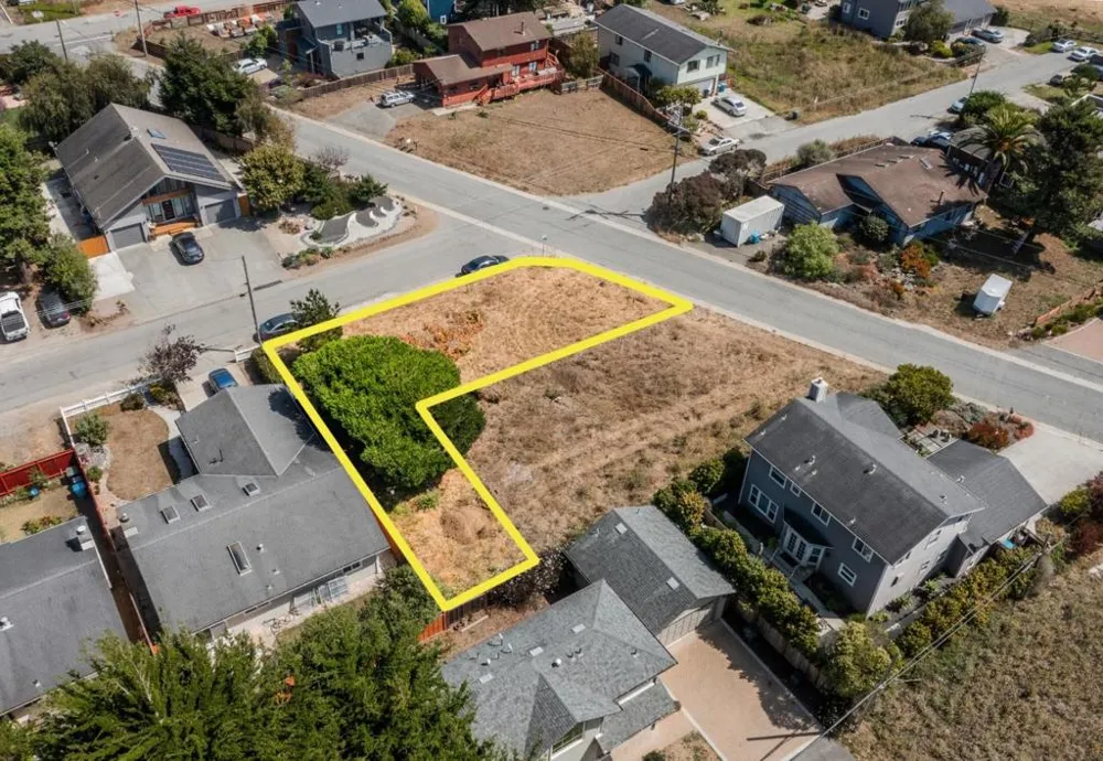 037-183-110 Moss Beach, CA 94038
