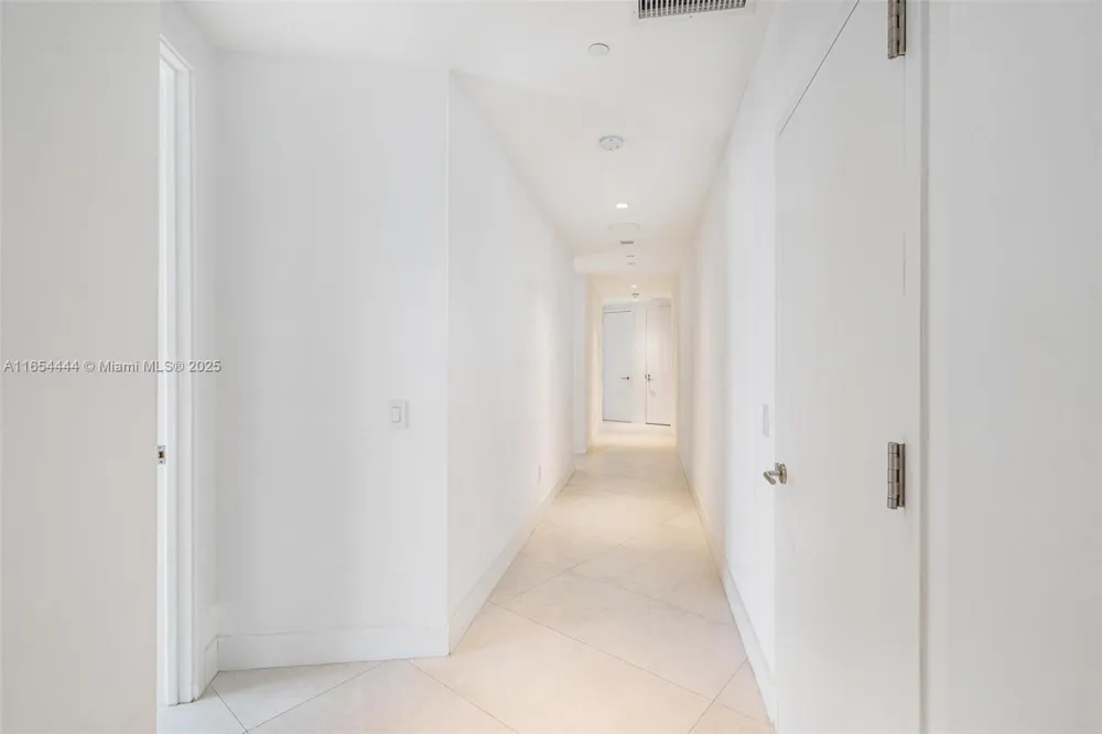 18555 Collins Ave #5001 Sunny Isles Beach, FL 33160