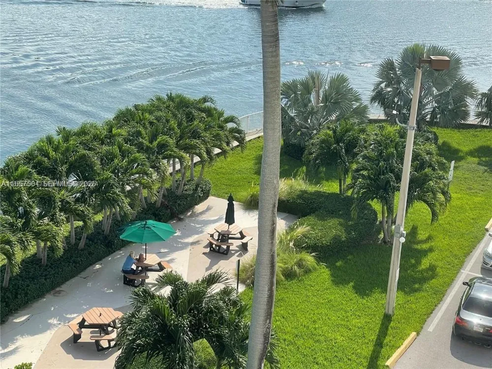 400 Kings Point Dr #328 Sunny Isles Beach, FL 33160