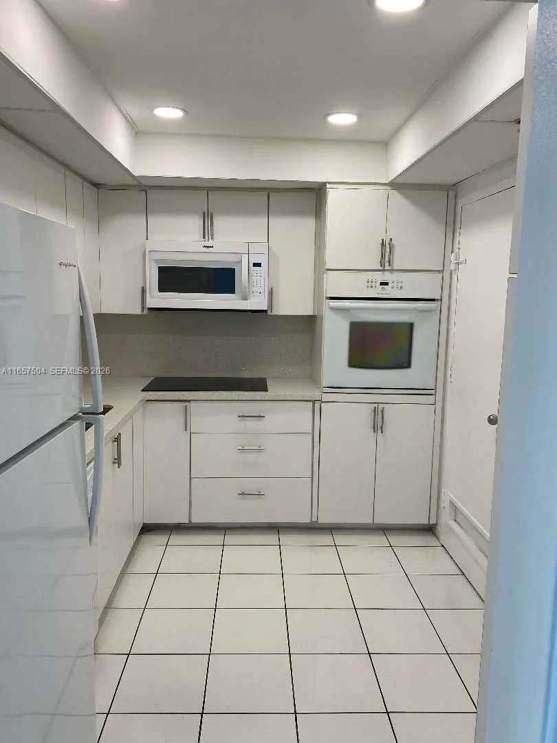 400 Kings Point Dr #328 Sunny Isles Beach, FL 33160