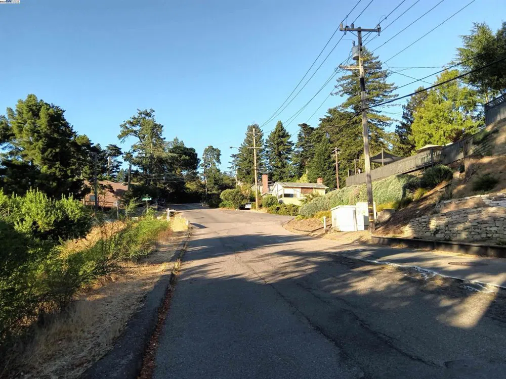 6171 Chelton Dr Oakland, CA 94611