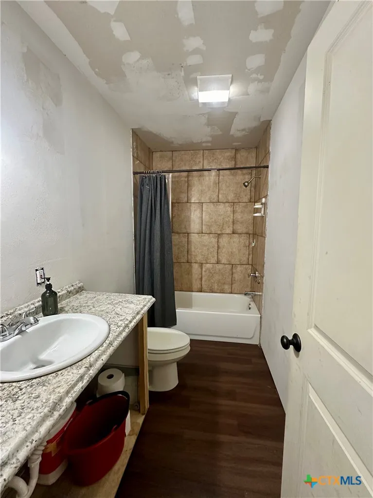 1366 County Road 467 Stockdale, TX 78160