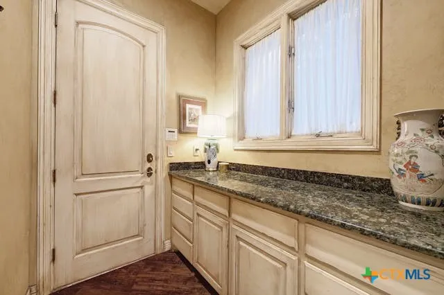 2305 Barton Creek Boulevard #29 Austin, TX 78735