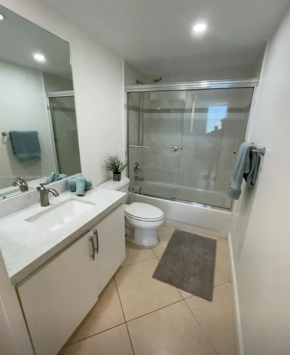 19601 E Country Club Dr #7501 Aventura, FL 33180