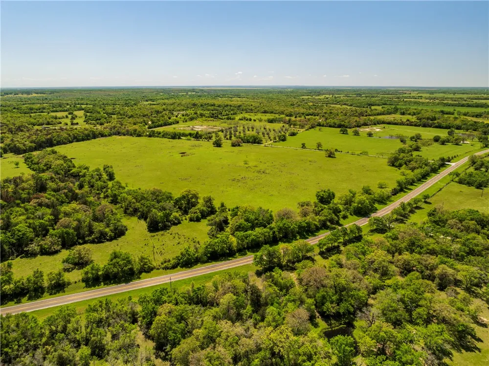 1644 W Calvert, TX 77837