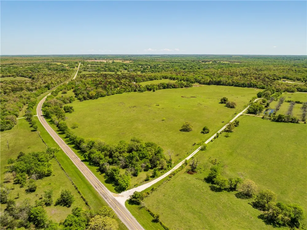 1644 W Calvert, TX 77837