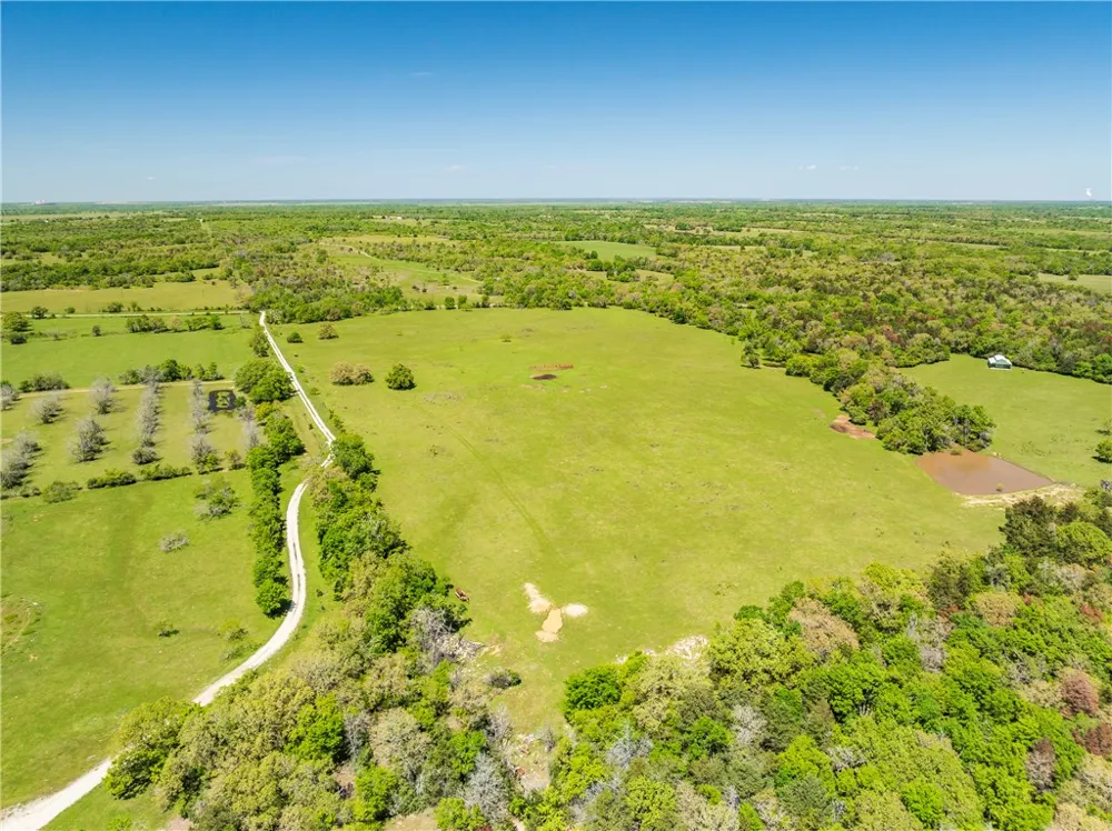 1644 W Calvert, TX 77837