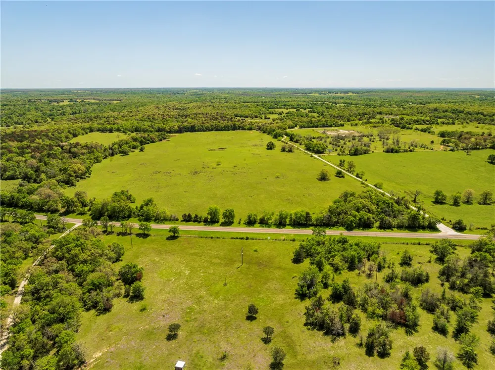 1644 W Calvert, TX 77837