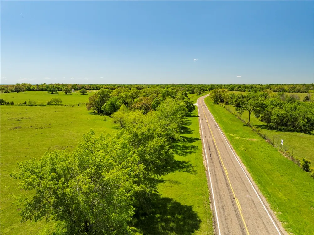 1644 W Calvert, TX 77837