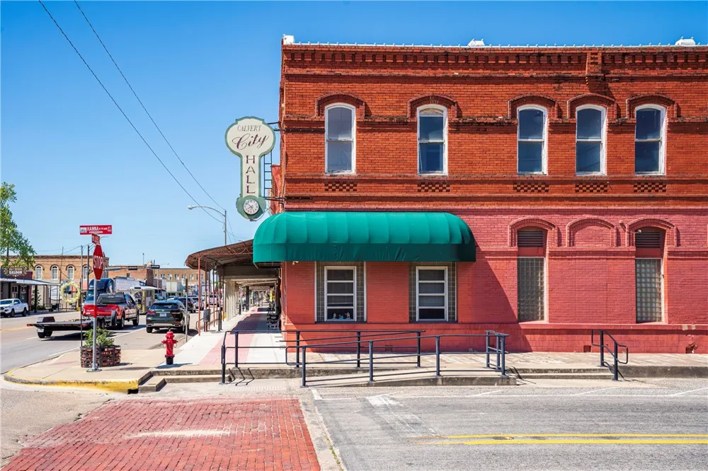 1644 W Calvert, TX 77837