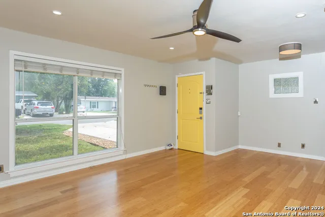 229 Weathercock Lane Windcrest, TX 78239