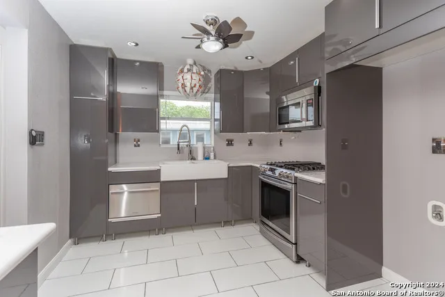 229 Weathercock Lane Windcrest, TX 78239