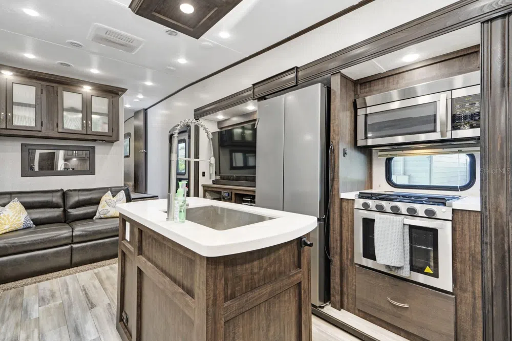 305 LINDEN DRIVE #Fifth wheel Ellenton, FL 34222