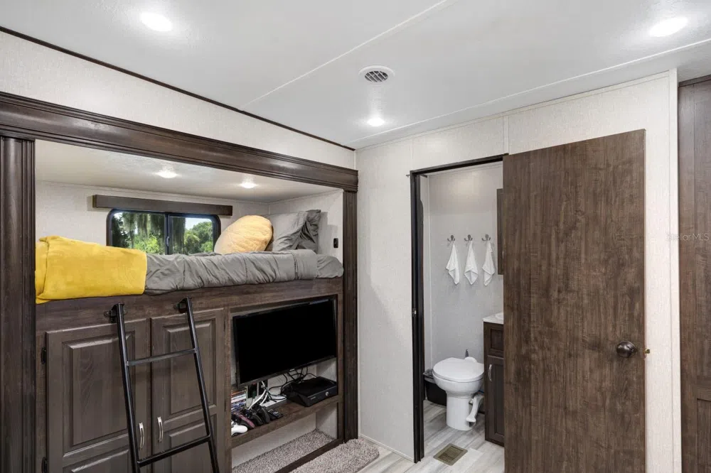 305 LINDEN DRIVE #Fifth wheel Ellenton, FL 34222