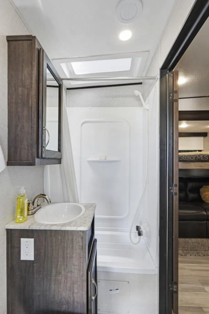 305 LINDEN DRIVE #Fifth wheel Ellenton, FL 34222