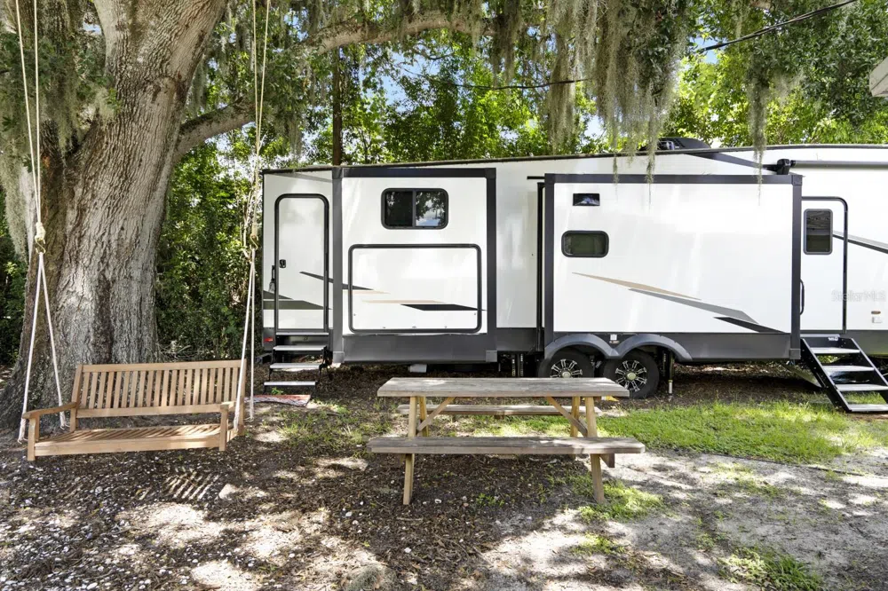 305 LINDEN DRIVE #Fifth wheel Ellenton, FL 34222