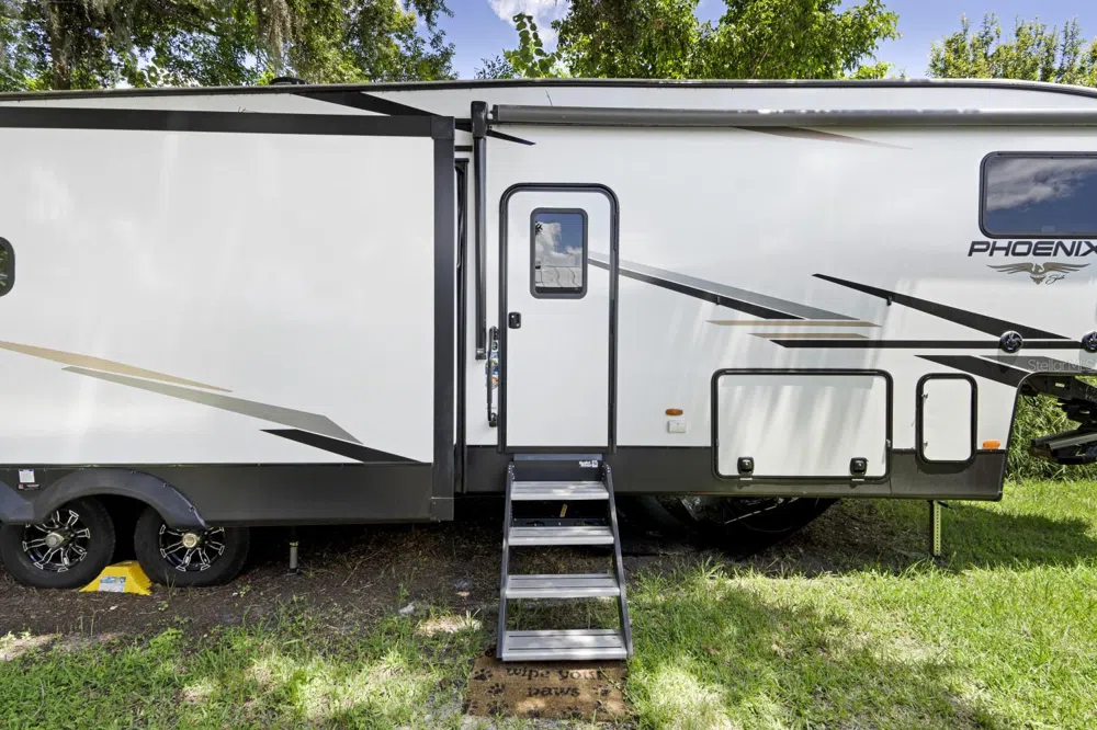 305 LINDEN DRIVE #Fifth wheel Ellenton, FL 34222