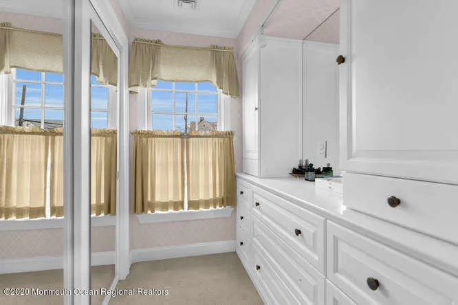 1081 Barnegat Lane Mantoloking, NJ 08738