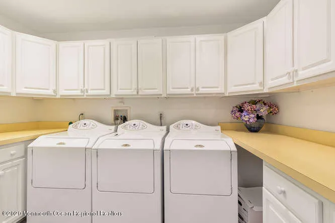 1081 Barnegat Lane Mantoloking, NJ 08738