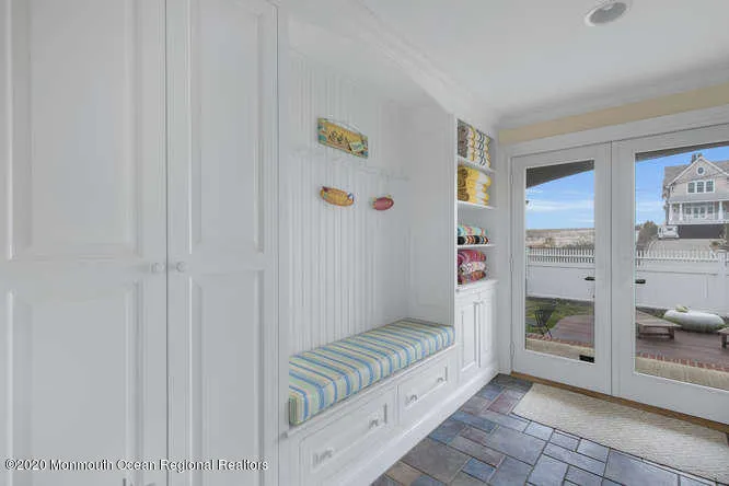 1081 Barnegat Lane Mantoloking, NJ 08738