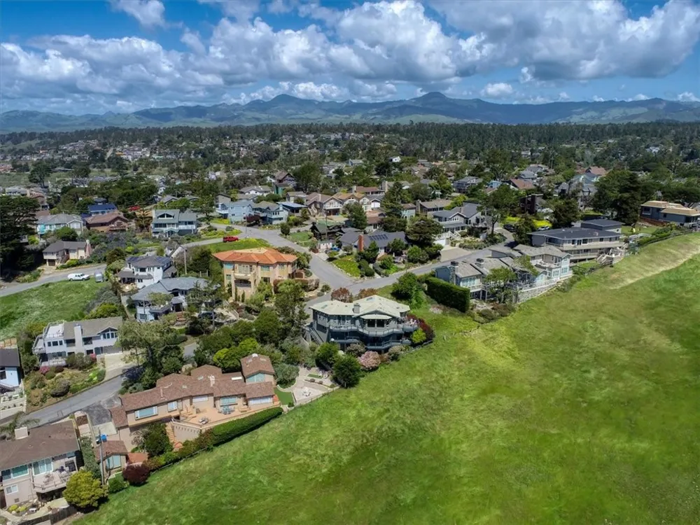 404 Huntington Road Cambria, CA 93428