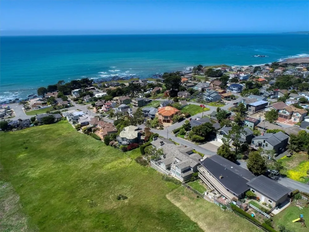404 Huntington Road Cambria, CA 93428