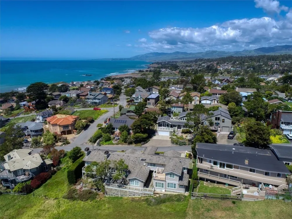 404 Huntington Road Cambria, CA 93428