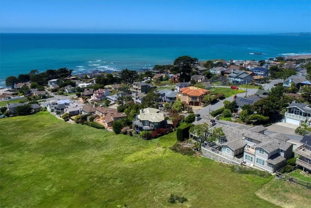 404 Huntington Road Cambria, CA 93428