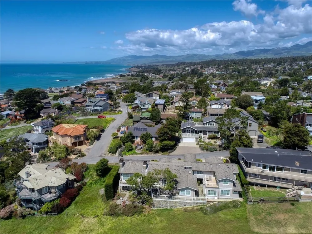 404 Huntington Road Cambria, CA 93428