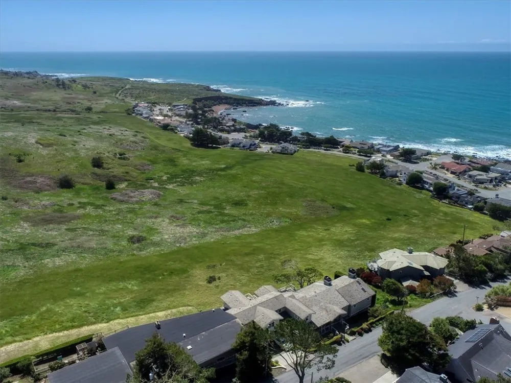 404 Huntington Road Cambria, CA 93428