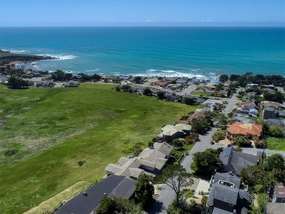 404 Huntington Road Cambria, CA 93428