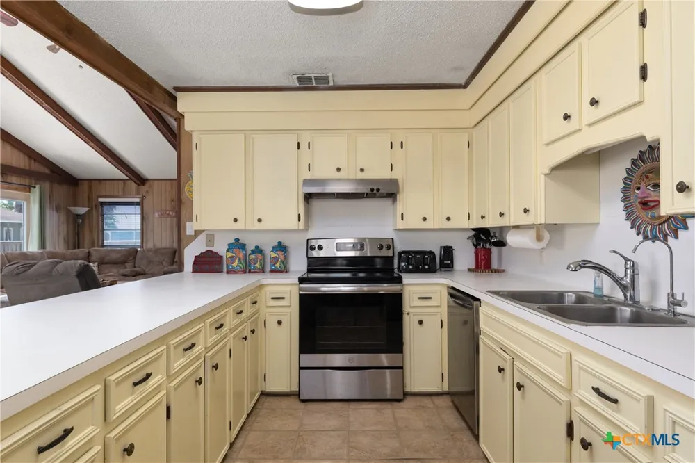 1213 Port South Drive Port Mansfield, TX 78598