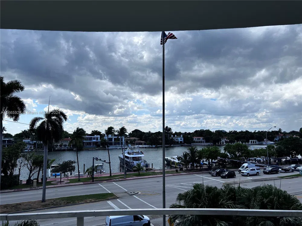 5161 Collins Ave #405 Miami Beach, FL 33140