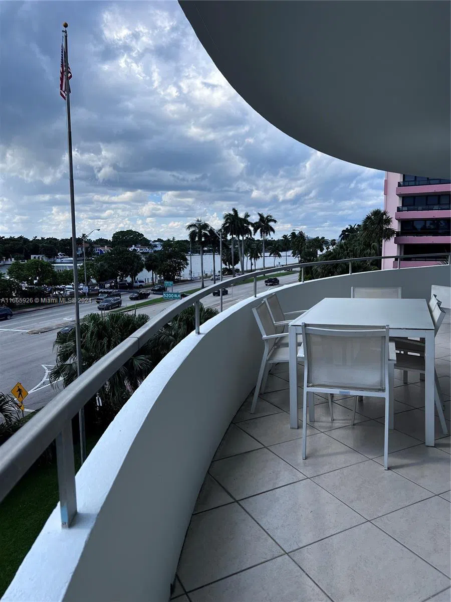 5161 Collins Ave #405 Miami Beach, FL 33140
