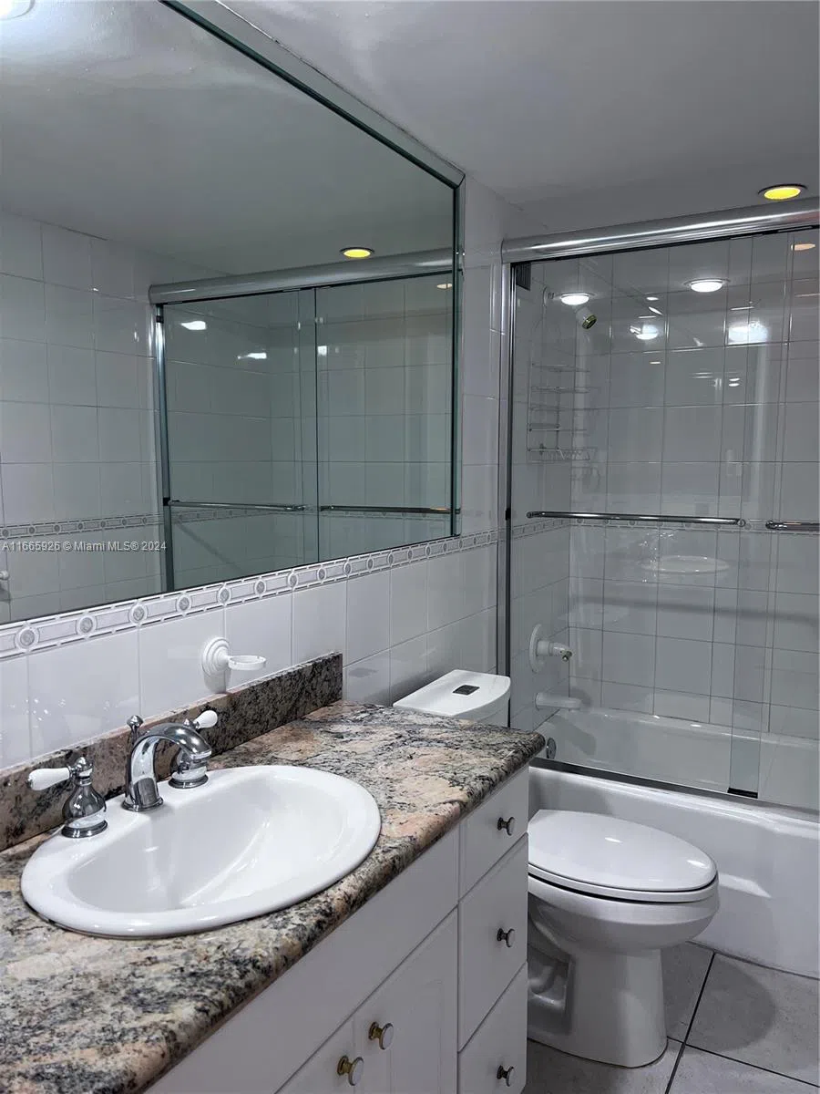 5161 Collins Ave #405 Miami Beach, FL 33140