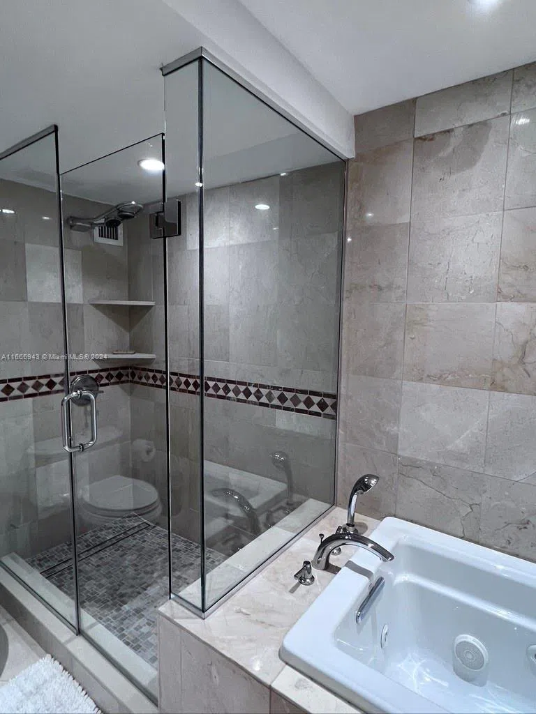 5161 Collins Ave #505 Miami Beach, FL 33140
