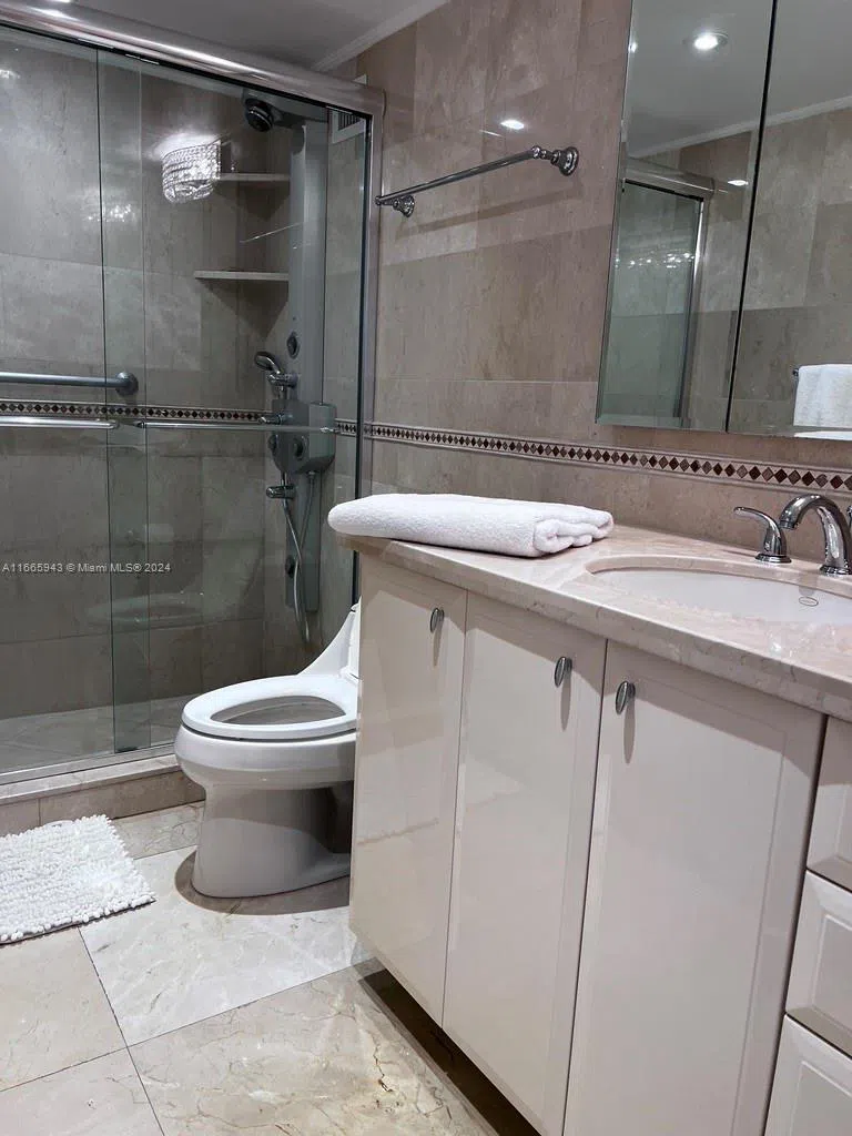 5161 Collins Ave #505 Miami Beach, FL 33140