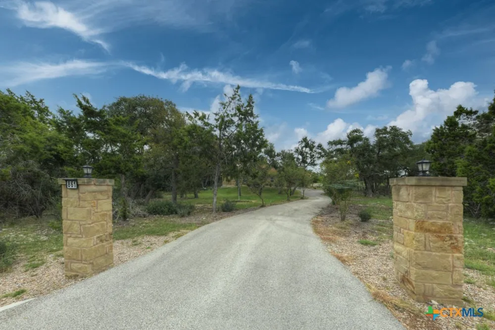 861 Rutherford Fischer, TX 78623