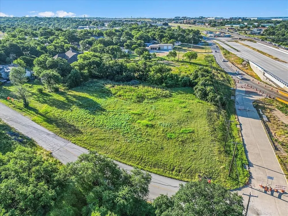 7037 Greenbriar Crescent Street Lake Worth, TX 76135