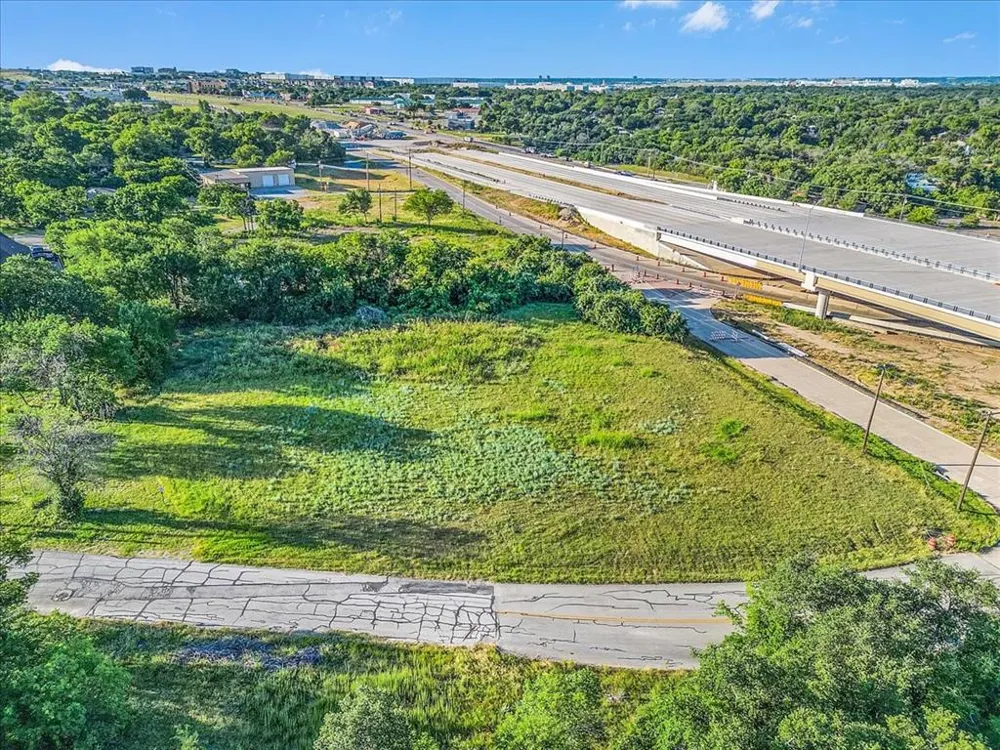 7037 Greenbriar Crescent Street Lake Worth, TX 76135