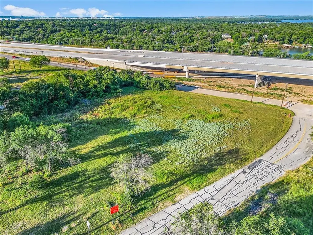 7037 Greenbriar Crescent Street Lake Worth, TX 76135