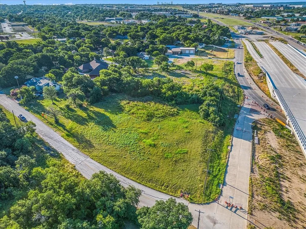 7037 Greenbriar Crescent Street Lake Worth, TX 76135